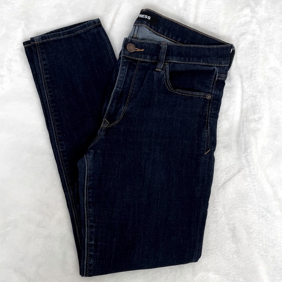 Express Stretch Denim Mid Rise, Short Length.